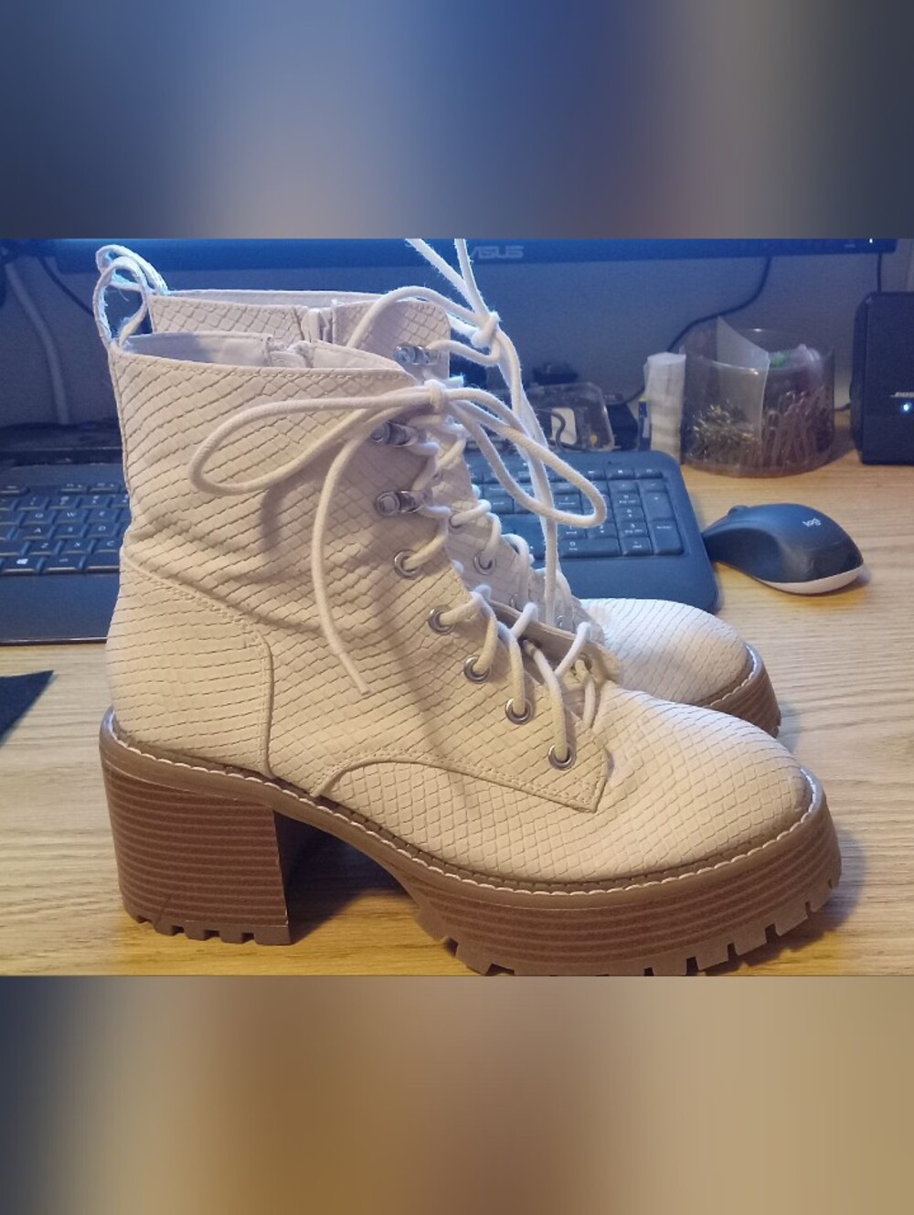 Women’s Ivory Lace-Up Chunky Heel Boots Like New Size 7.5